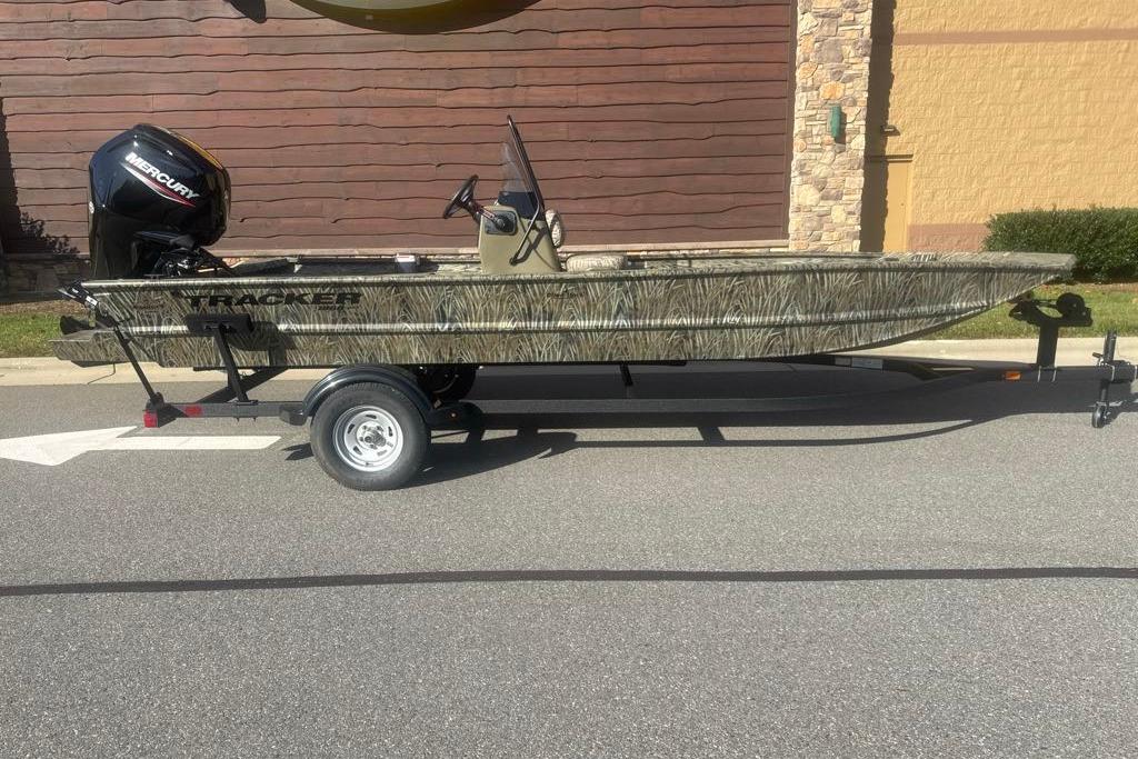 2026 Tracker Grizzly 1860 CC