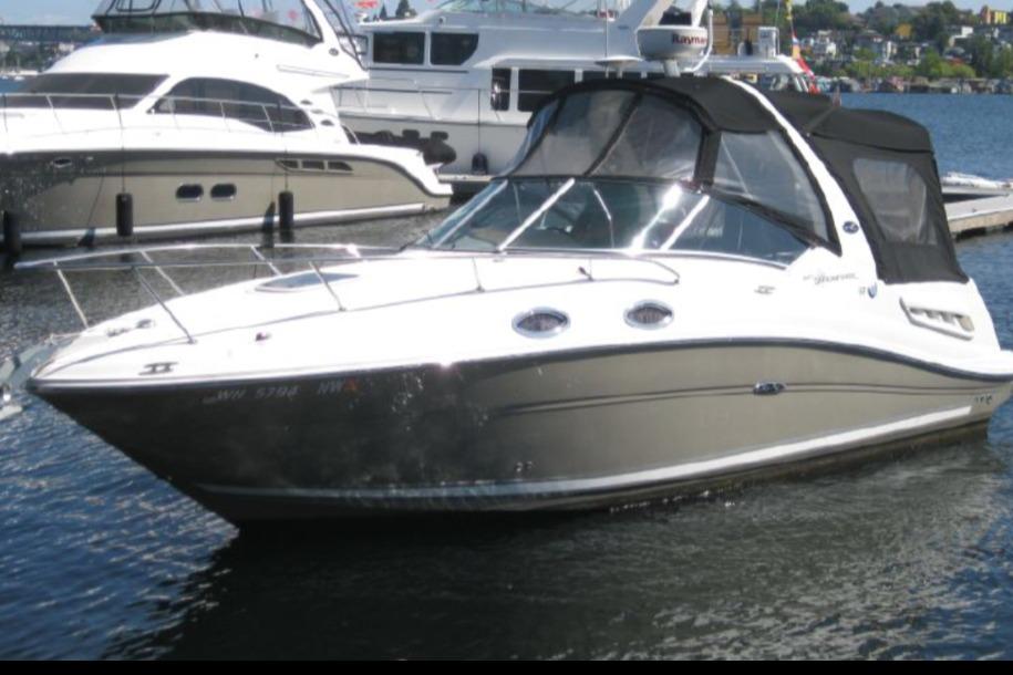 Sea Ray 260 Sundancer 2007 Sea Ray 260 Sundancer boat docked in a marina, featuring sleek design and black canopy.