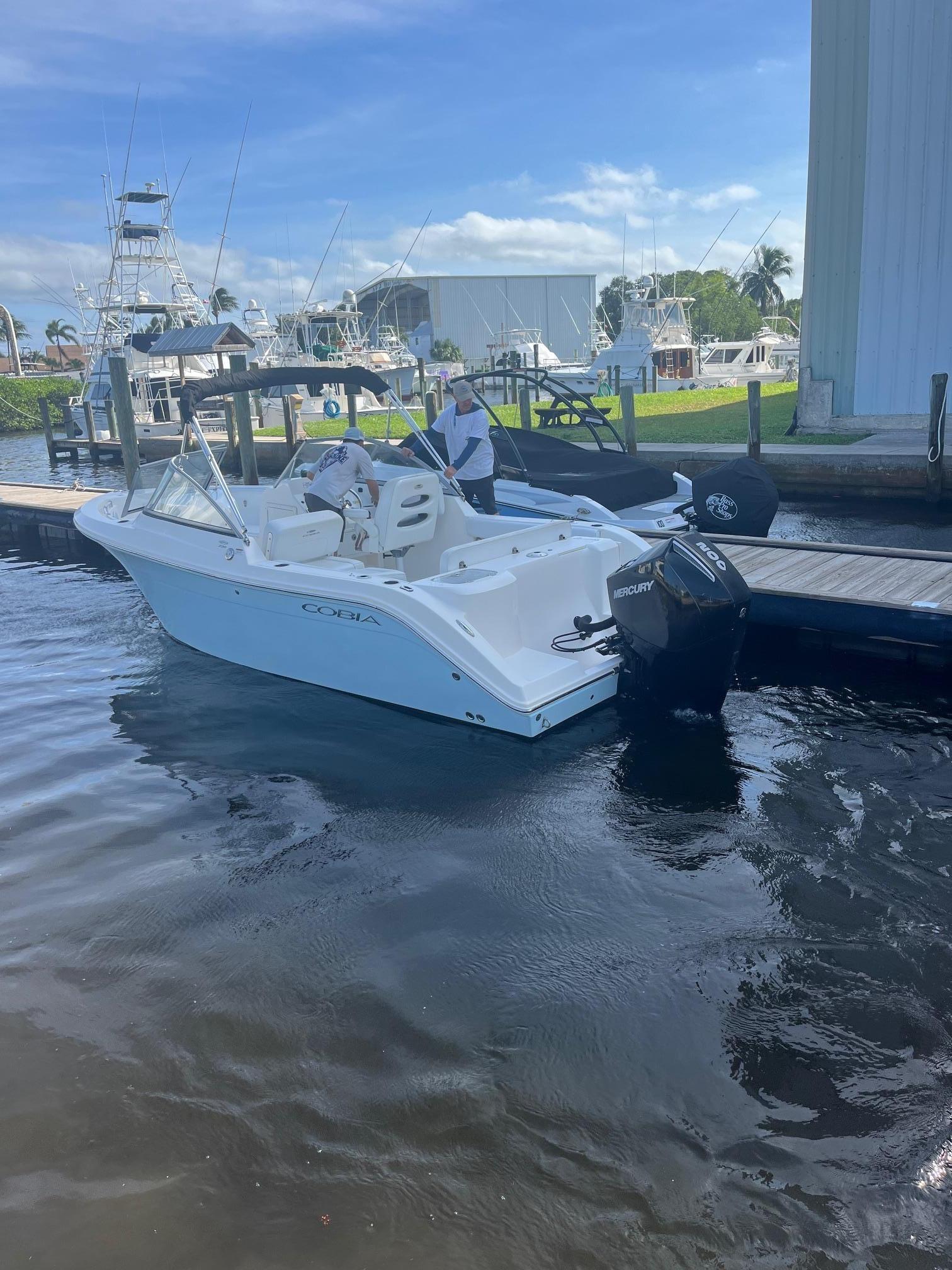 Cobia 220 Dual Console