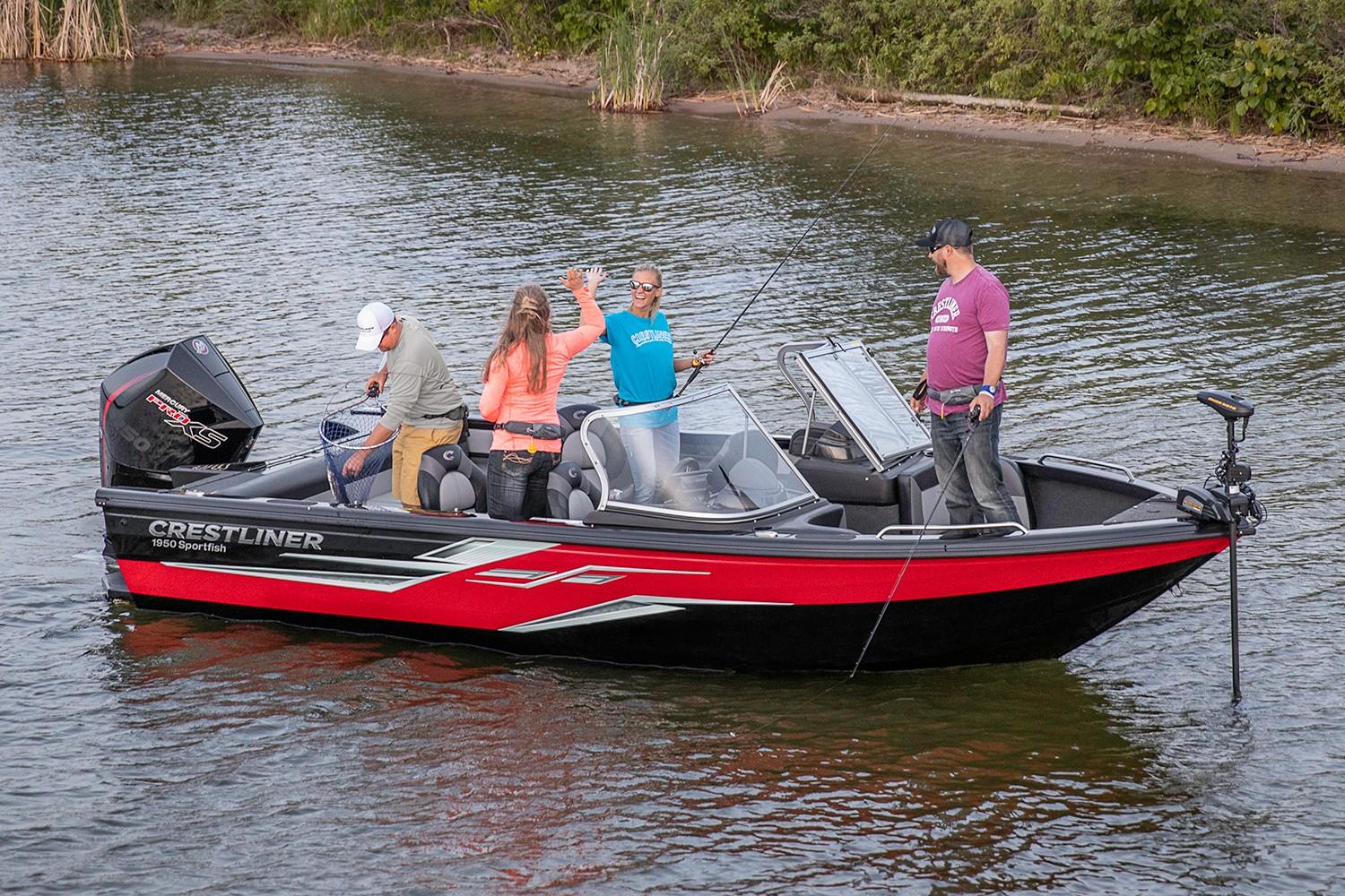 Crestliner Boat image