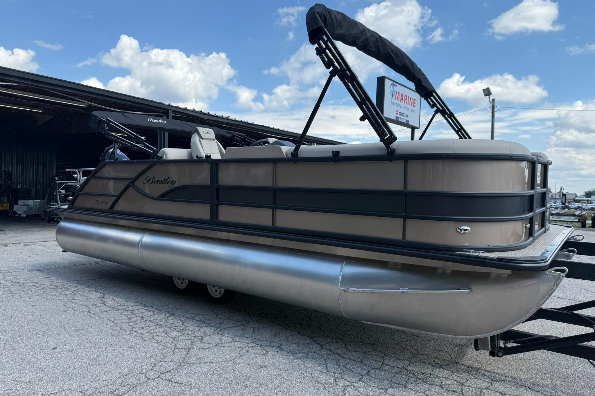 2025 Bentley Pontoons Legacy 223 QSB