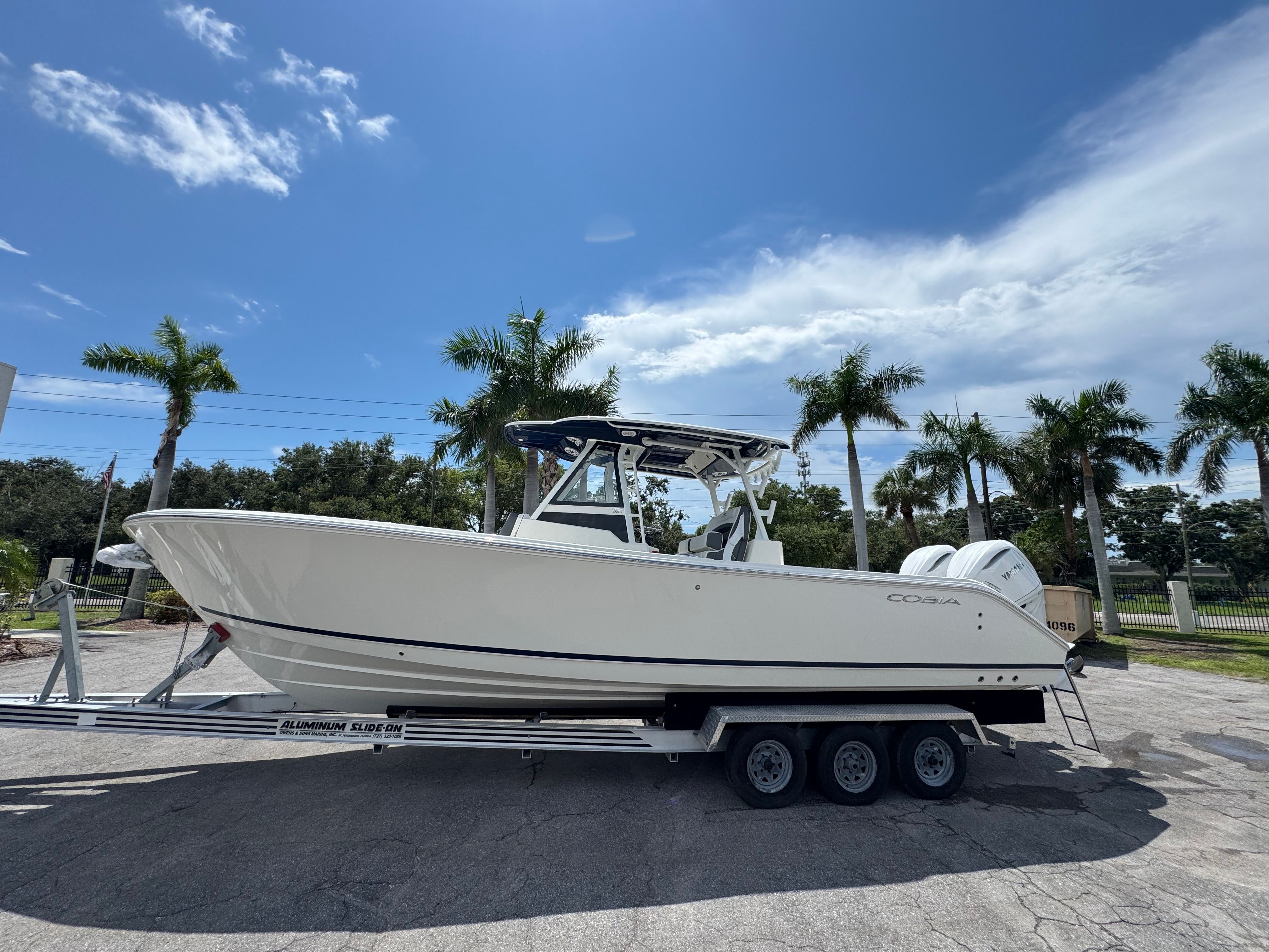 2026 Cobia 305 CC