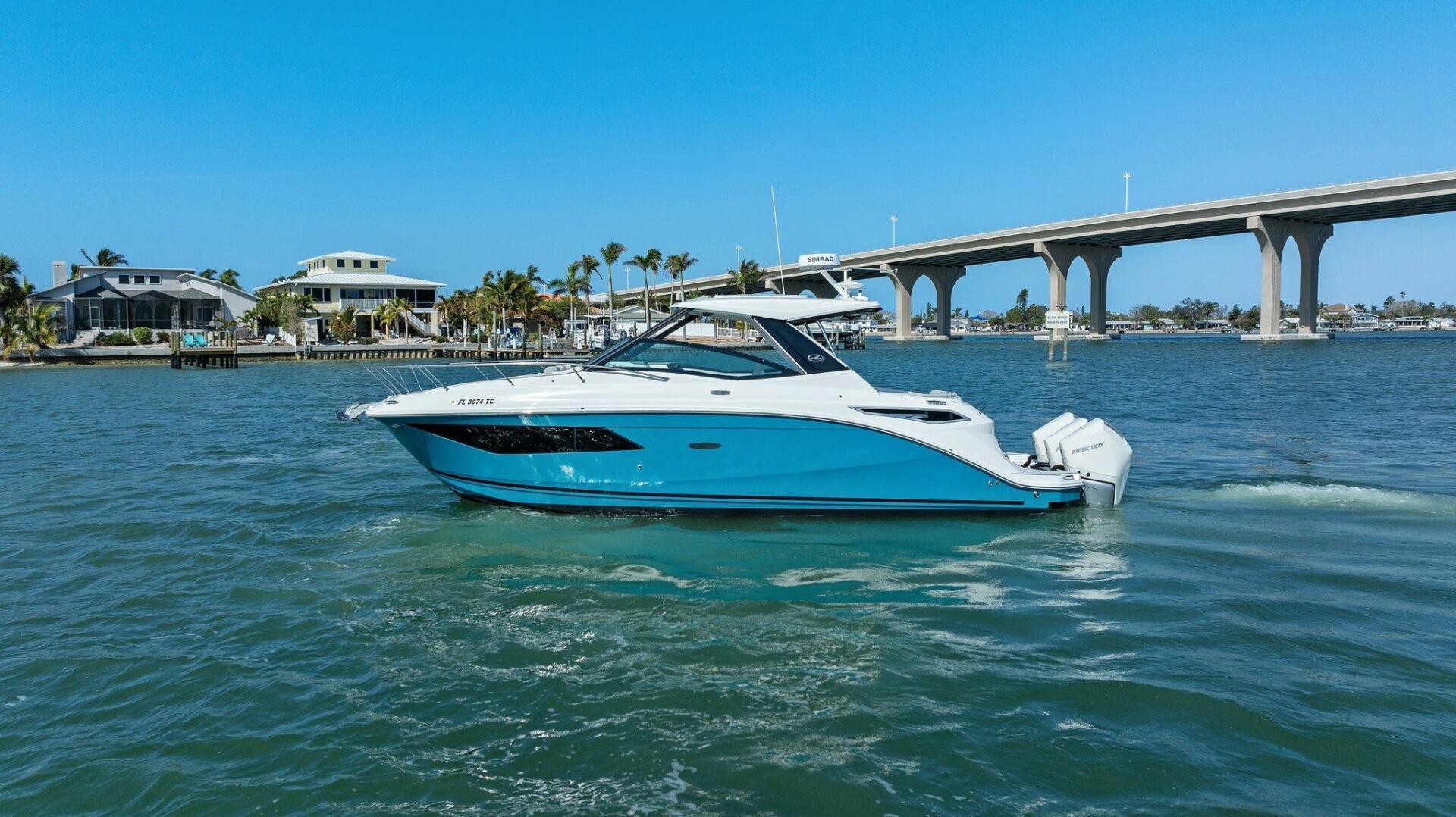 2022 Sea Ray 320 Sundancer