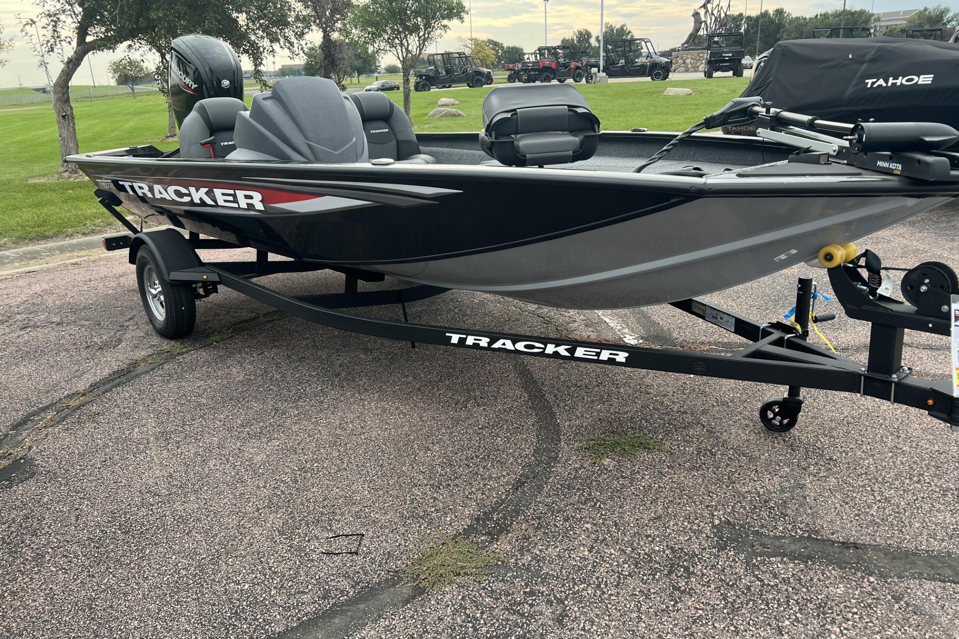 2026 Tracker Pro Team 175