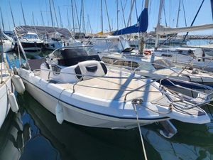 Ranieri 240 SH 2019 Ranieri 240 SH boat docked in a marina, surrounded by other vessels.