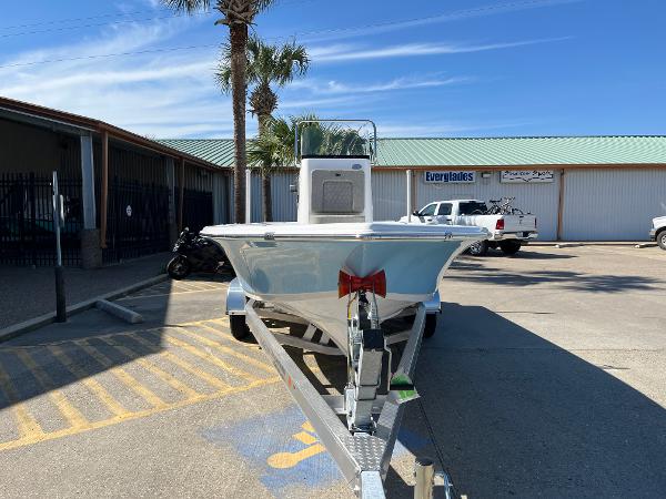 2024 Sea Pro 230 Bay