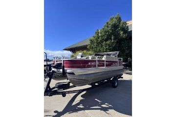 2022 Sun Tracker Bass Buggy 18 DLX