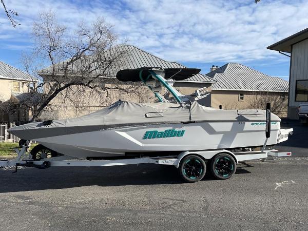 2022 Malibu 24 MXZ