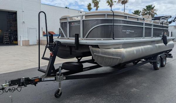 2024 Sun Tracker Party Barge 22 DLX