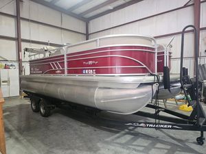 Sun Tracker Party Barge 20 DLX 2023 Sun Tracker Party Barge 20 DLX in warehouse.