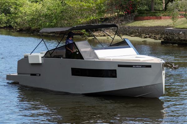 De Antonio Yachts D28 Cruiser 2024 De Antonio Yachts D28 Cruiser on a serene waterway, featuring sleek modern design.