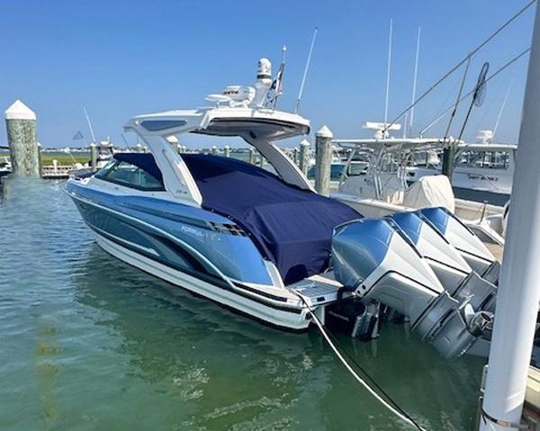 2025 Formula 330 Crossover Bowrider OB