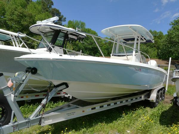 2022 Boston Whaler 270 Dauntless