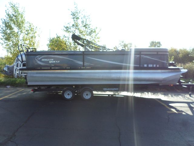 2022 Angler Qwest 8522 Family Fish Pro