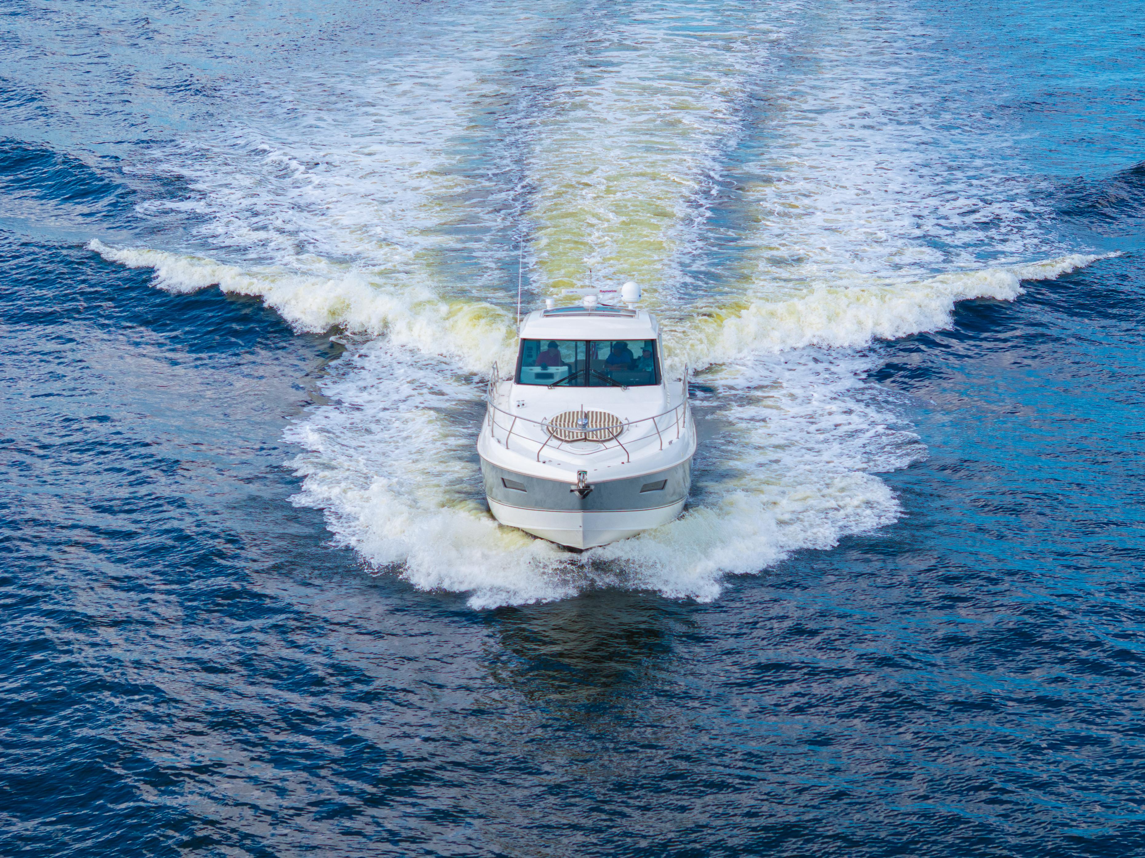 2013 Cruisers Yachts 48 Cantius