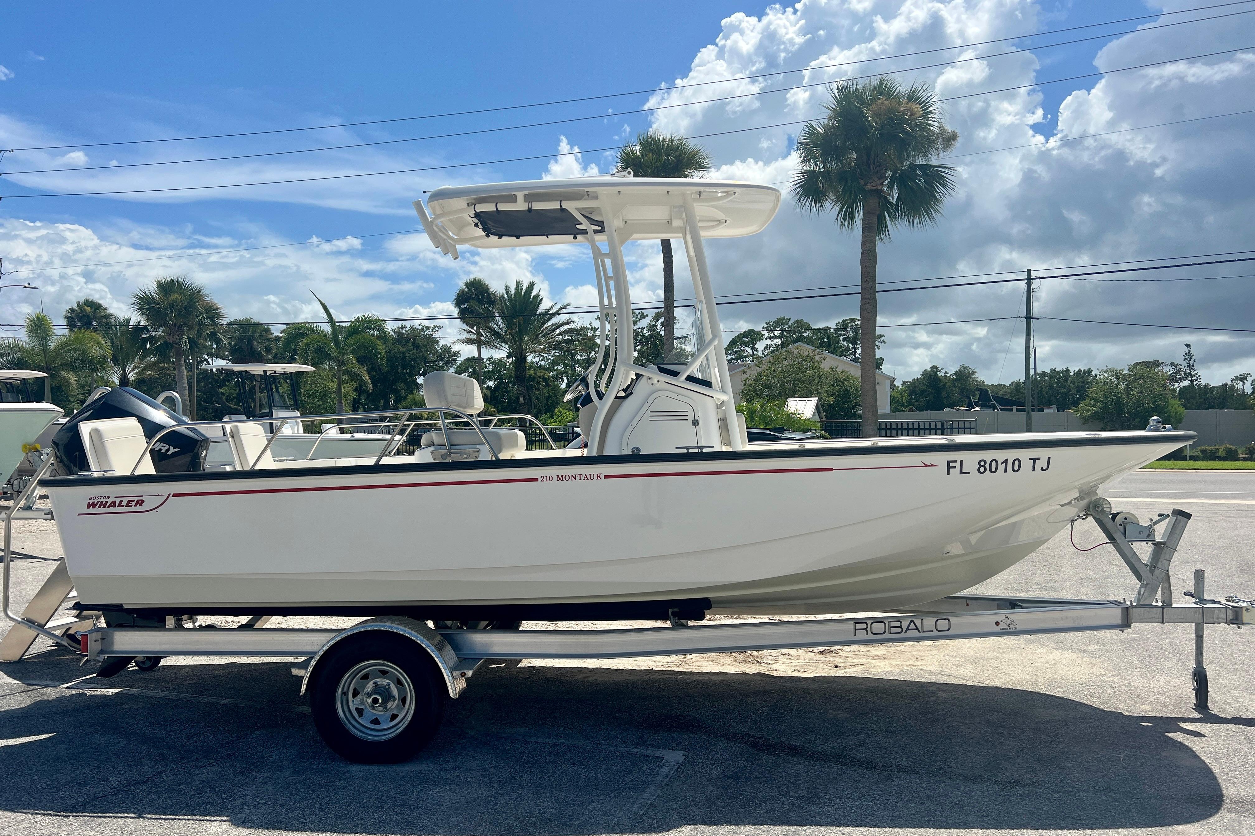 2023 Boston Whaler 210 Montauk
