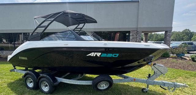2025 Yamaha Boats AR220
