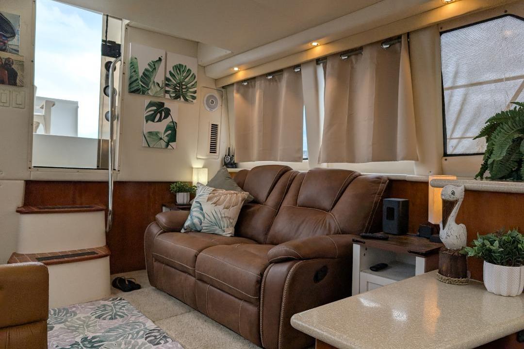 2003 Carver 356 Motor Yacht