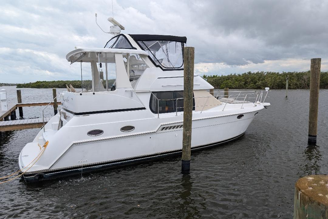 2003 Carver 356 Motor Yacht