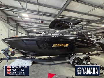 2025 Yamaha Boats 255XD