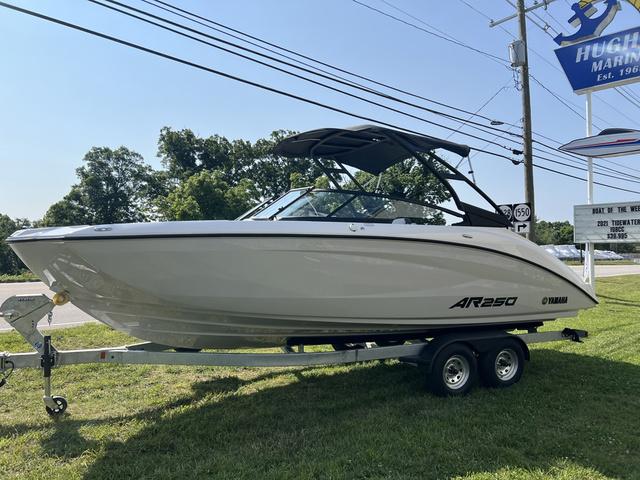 2025 Yamaha Boats AR 250