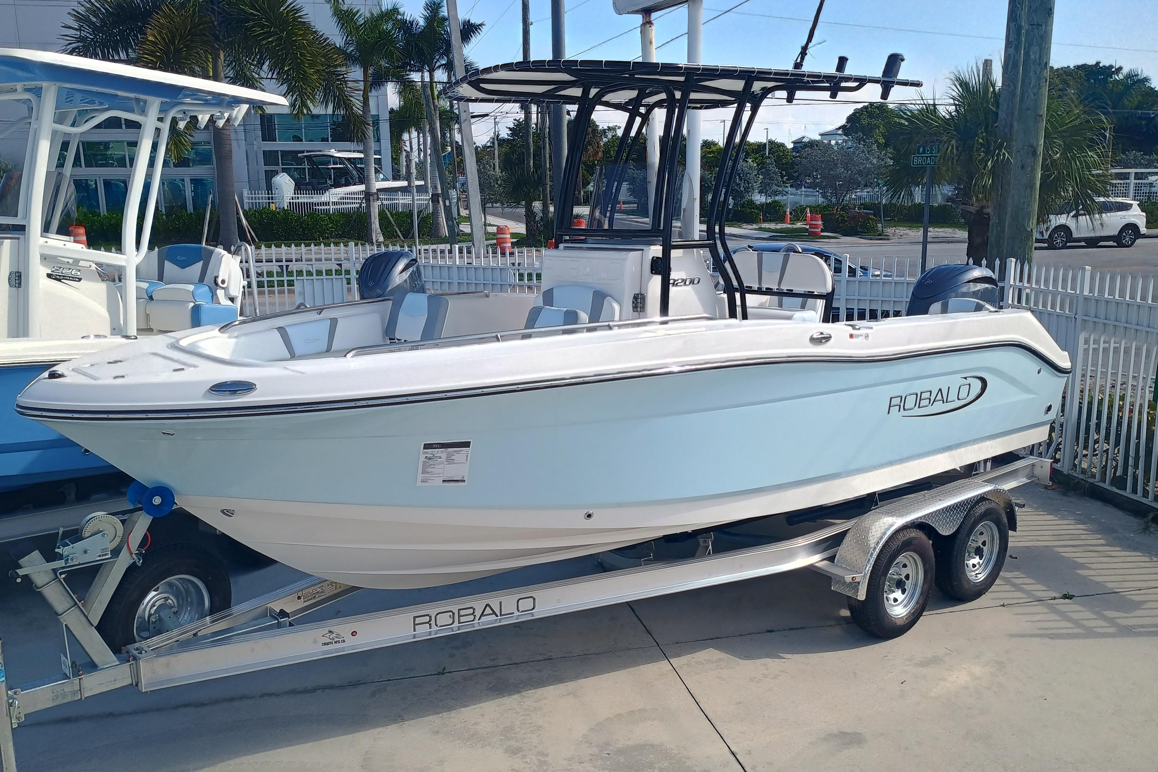 2026 Robalo R200 Center Console