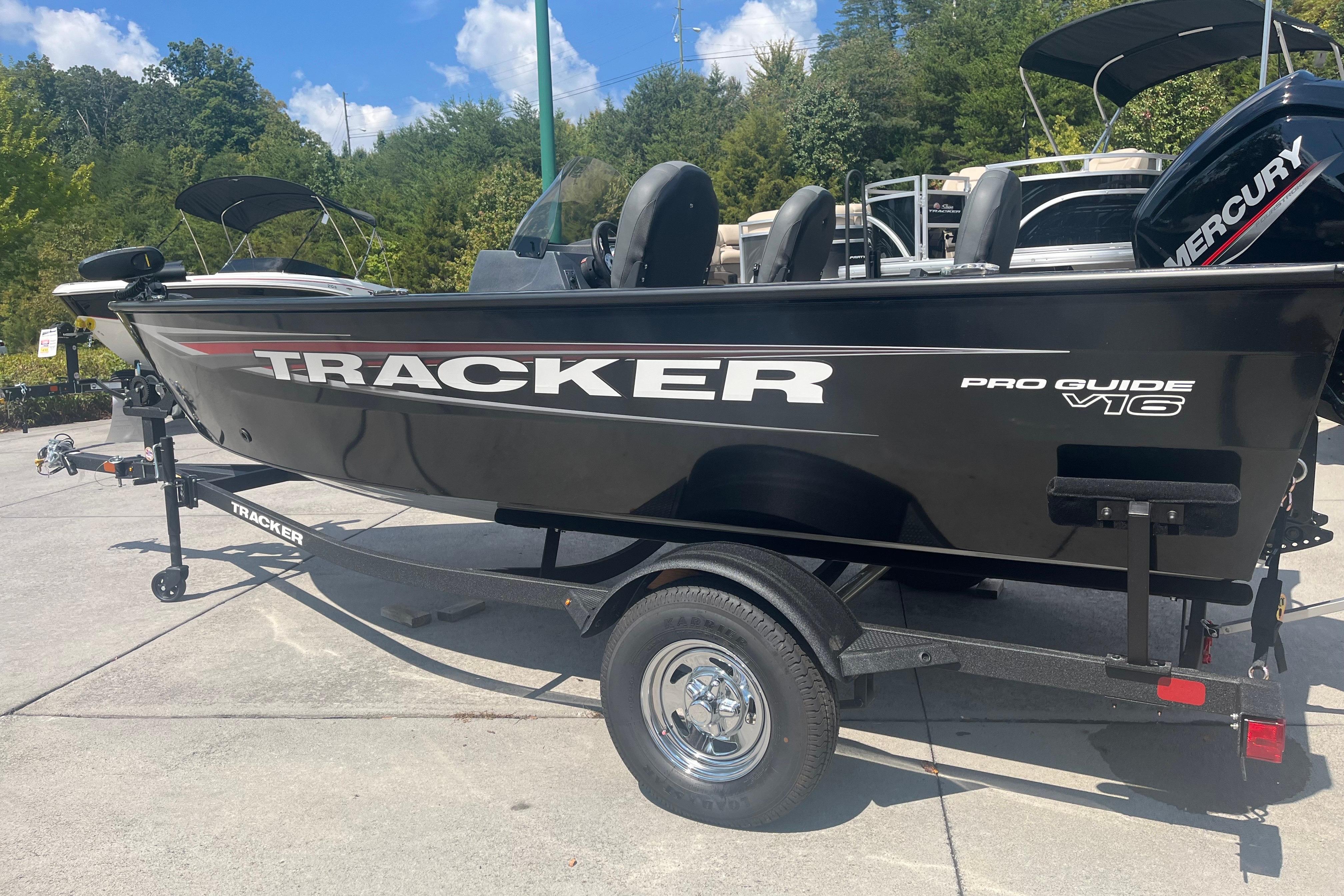 2026 Tracker Pro Guide V-16 SC