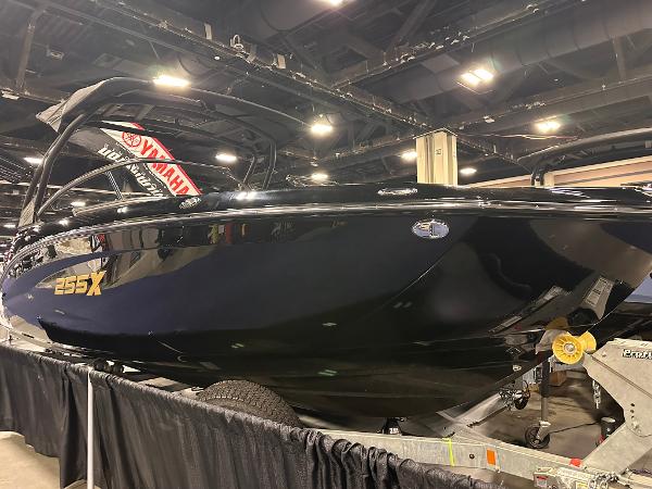 Yamaha Boats 255XD 2025 Yamaha Boats 255XD displayed indoors on a trailer, showcasing sleek design and modern features.