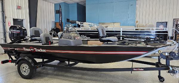 Tracker Bass Tracker Classic XL 2024 Tracker Bass Tracker Classic XL boat in showroom, side view.