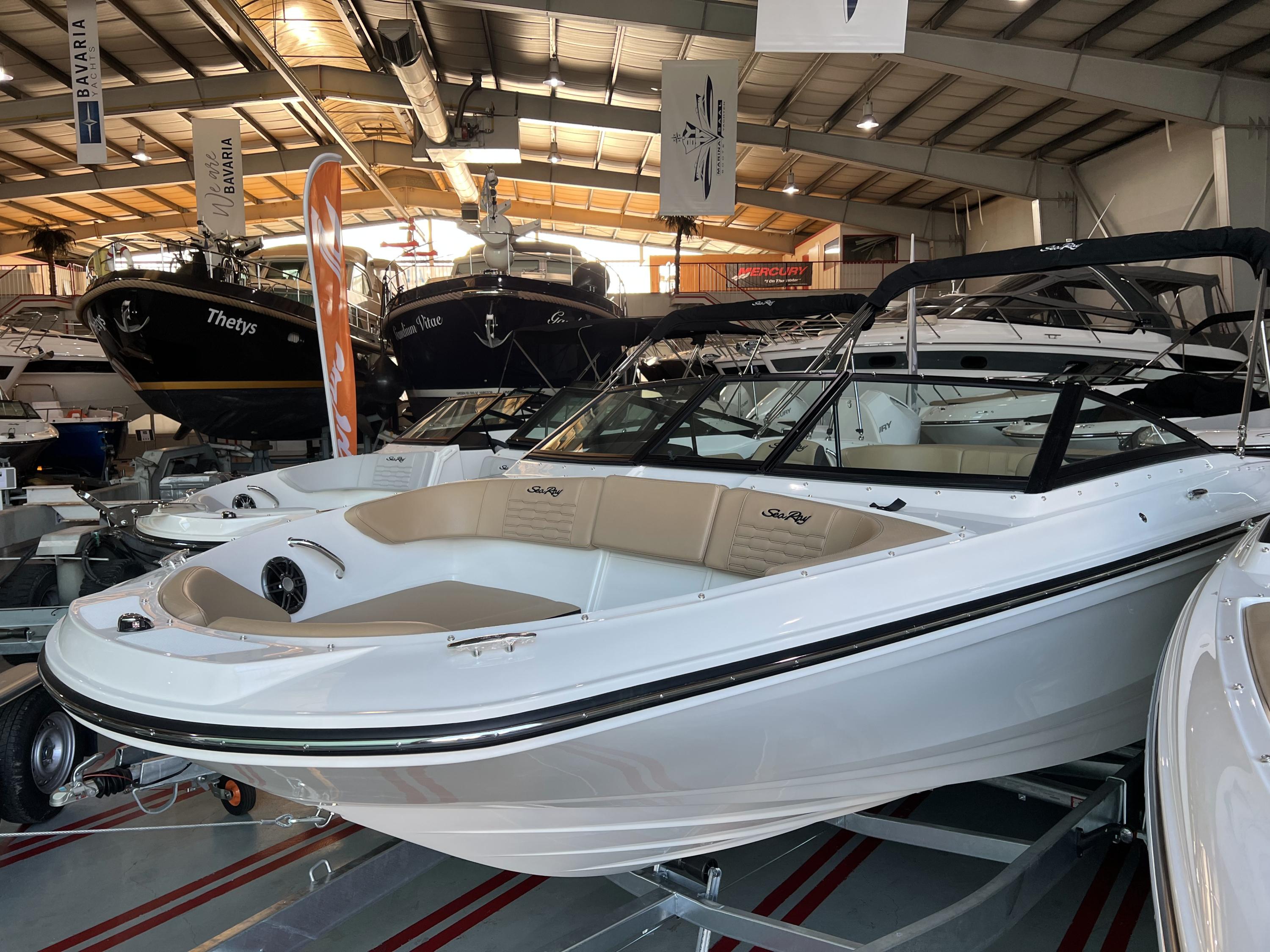 Sea Ray SPX 210