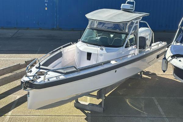 2021 Axopar 28 T-Top