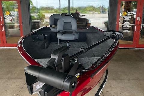 Tracker Super Guide V-16 T 2025 Tracker Super Guide V-16 T boat with dual seats and trolling motor.
