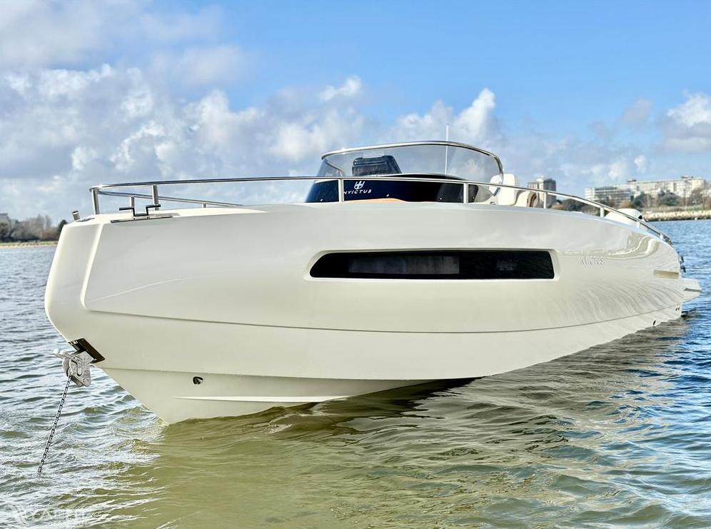 Invictus GT280 2024 Invictus GT280 boat on water, sleek design, clear sky background.
