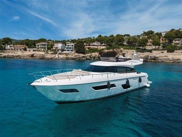 2017 Ferretti Yachts 550