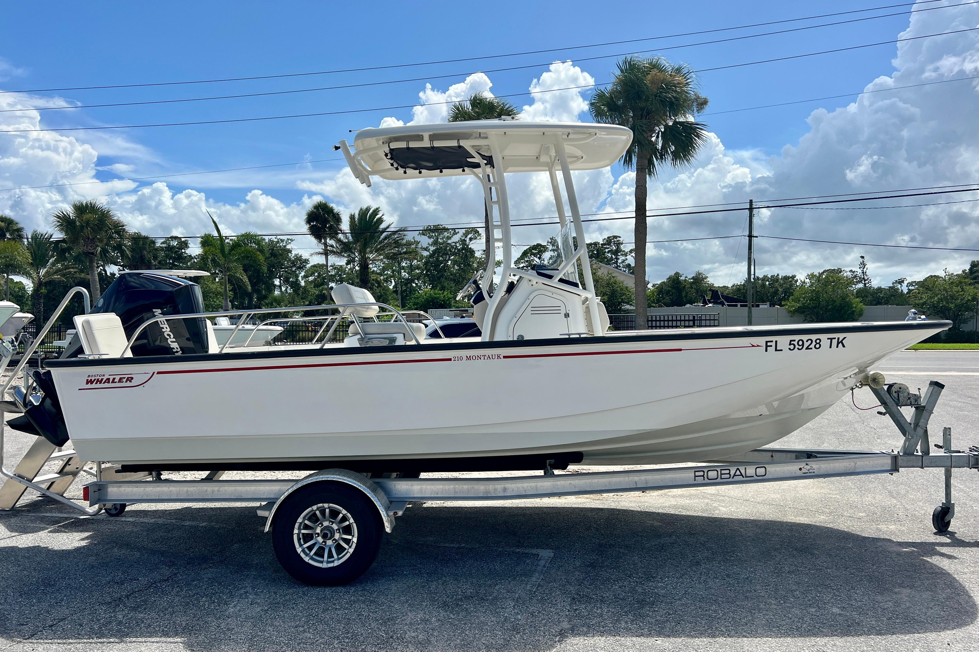 2023 Boston Whaler 210 Montauk