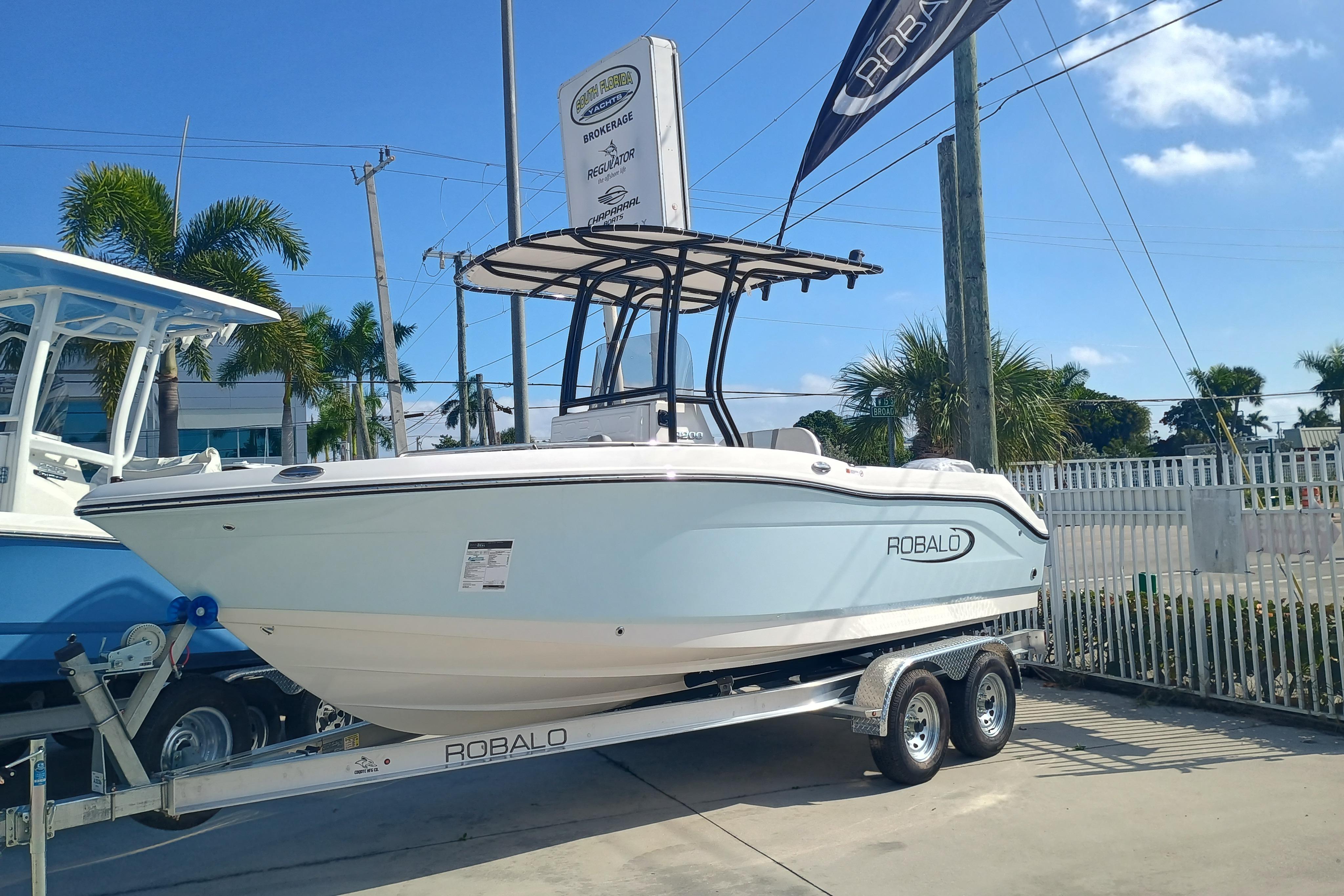 2026 Robalo R200 Center Console