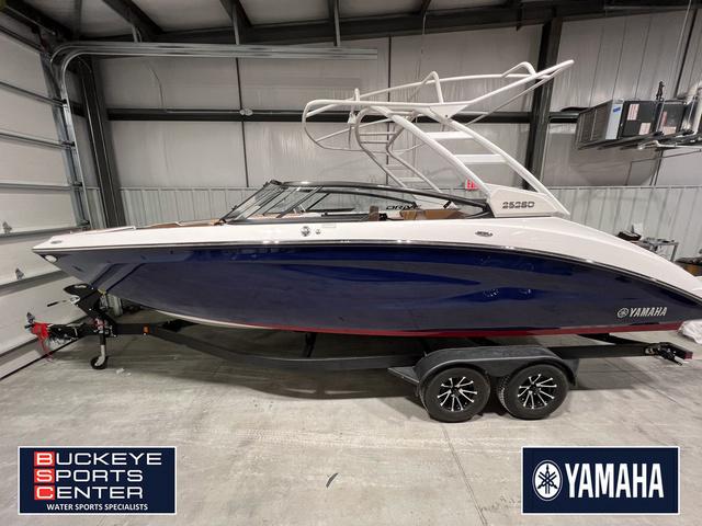 2025 Yamaha Boats 252SD