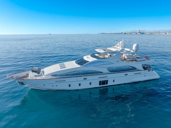 2013 Azimut 105