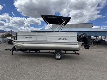 2026 Sun Tracker Party Barge 18 DLX