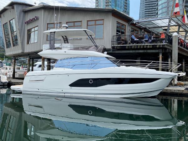 2023 Prestige 420
