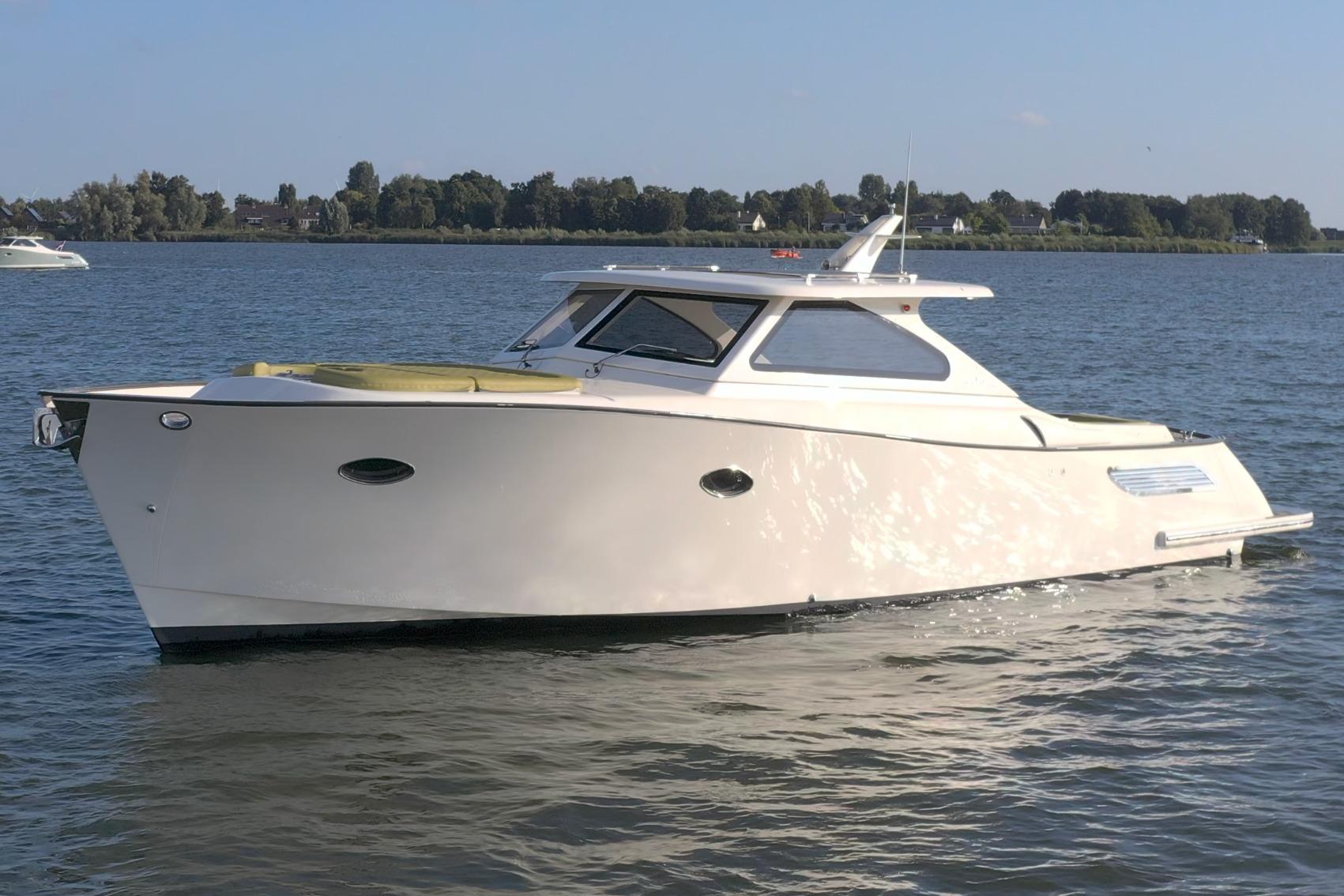 Gagliotta Lobster 35 2022 Gagliotta Lobster 35 boat on calm water, clear sky background.