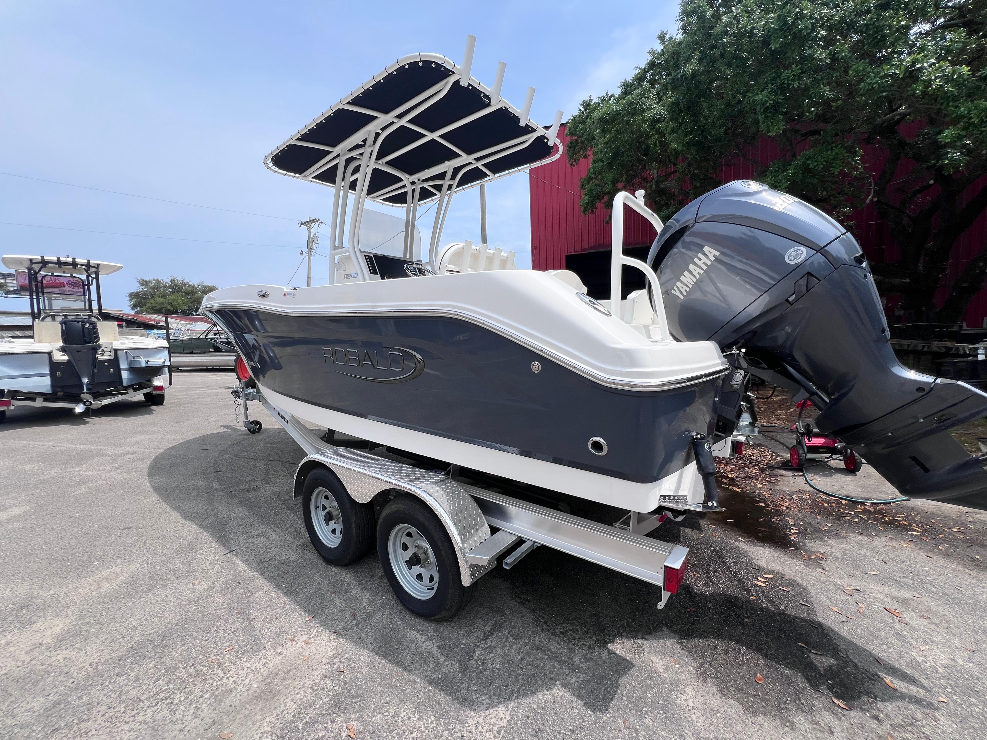 2024 Robalo R200 Center Console