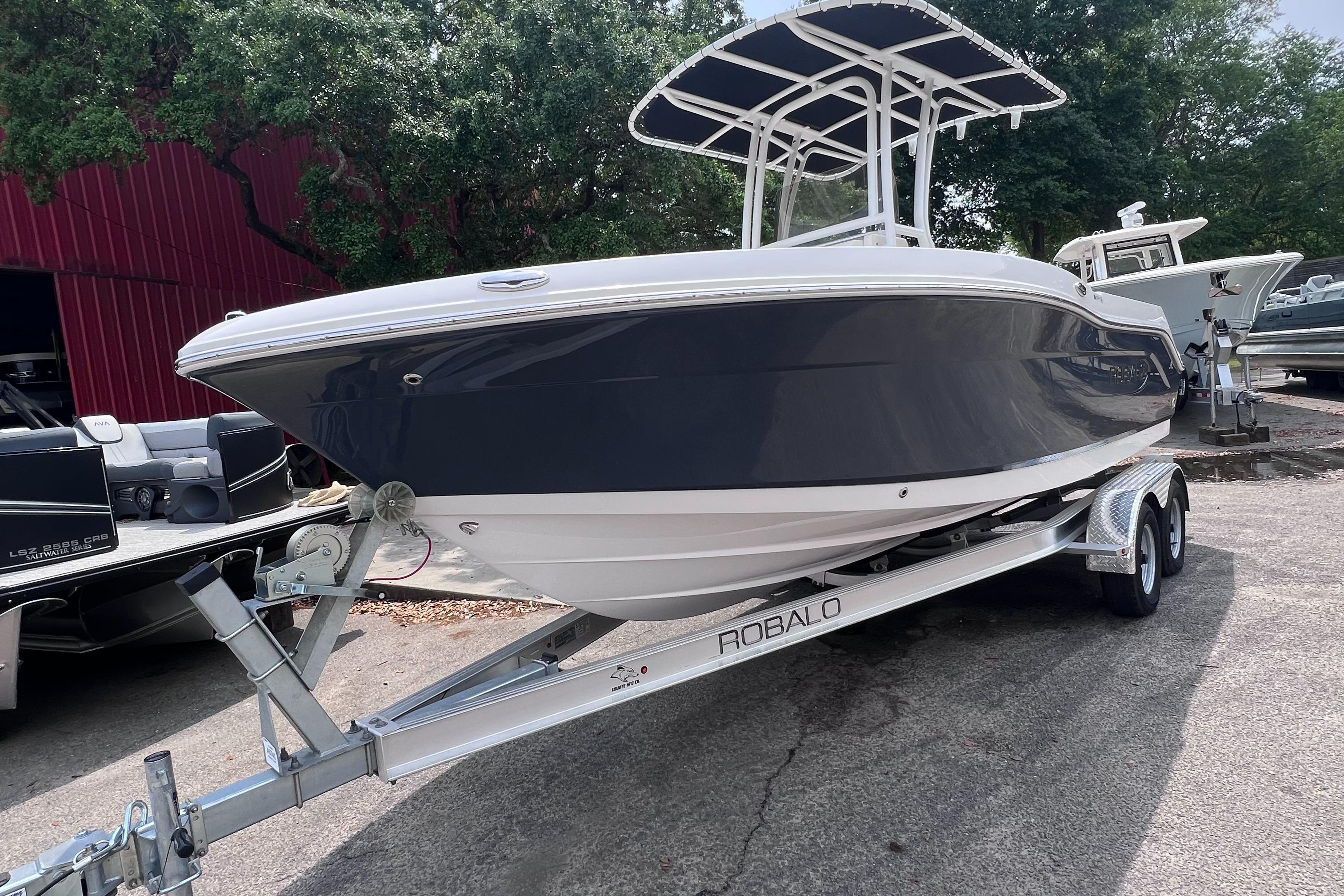 2024 Robalo R200 Center Console