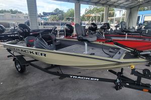 Tracker Pro Team 175 Crappie Edition 2026 Tracker Pro Team 175 Crappie Edition boat on trailer in showroom.