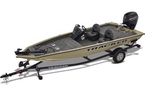 Tracker Pro Team 175 Crappie Edition 2026 Tracker Pro Team 175 Crappie Edition fishing boat on trailer, side view.