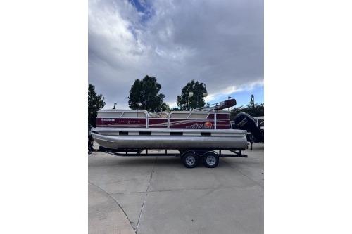 Sun Tracker Party Barge 22 DLX 2013 Sun Tracker Party Barge 22 DLX pontoon boat on trailer, parked outdoors.
