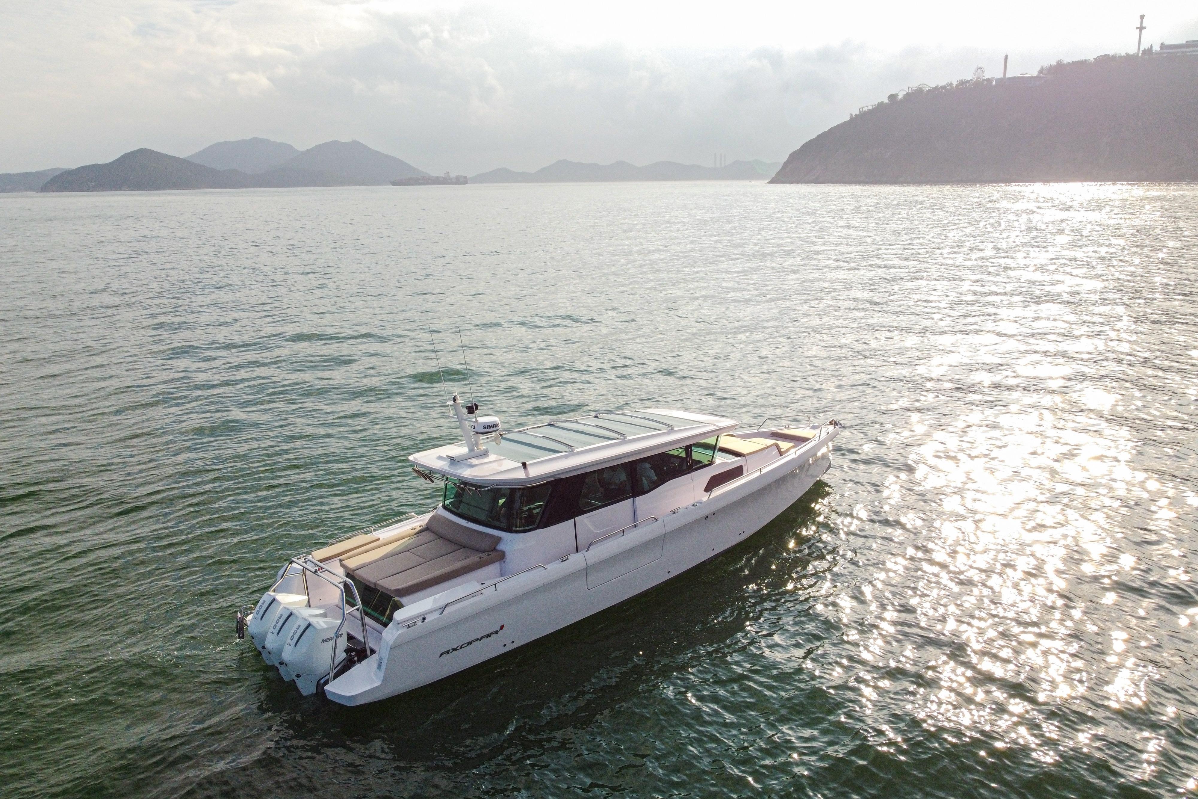 2025 Axopar 45 XC Cross Cabin