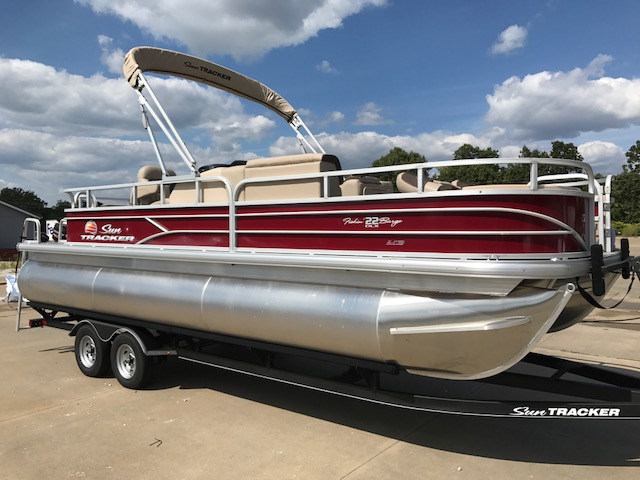 Sun Tracker Fishin Barge 22: Pontoon on the Prowl - boats.com