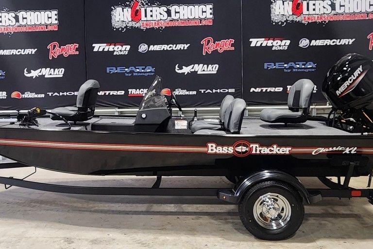 Tracker Bass Tracker Classic XL 2026 Tracker BASS TRACKER® Classic XL boat displayed at Anglers Choice event.
