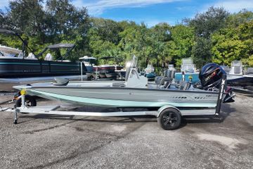 2026 Xpress H22B Bay
